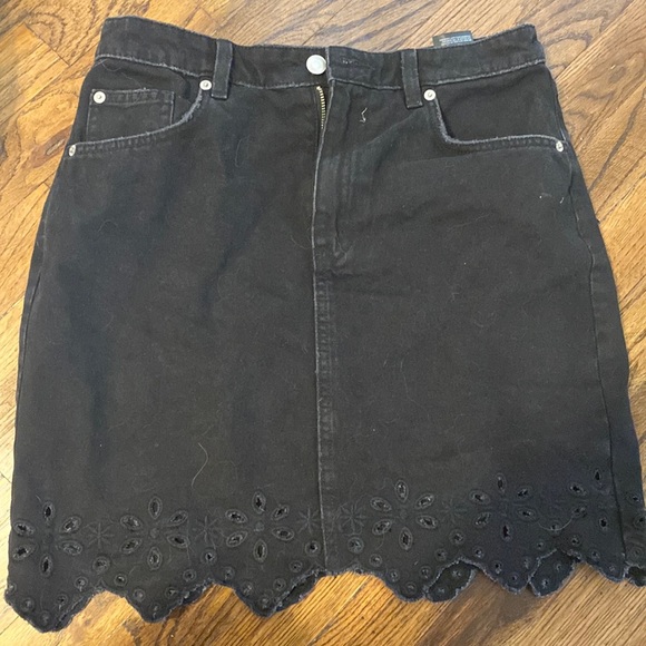 H&M Black Denim Skirt With Hem Detail - Picture 1 of 3